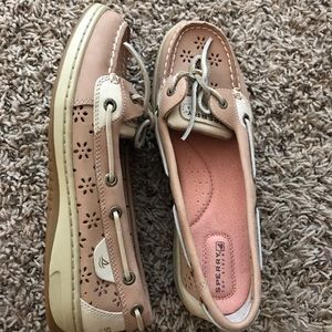 Women’s Sperrys sz 8